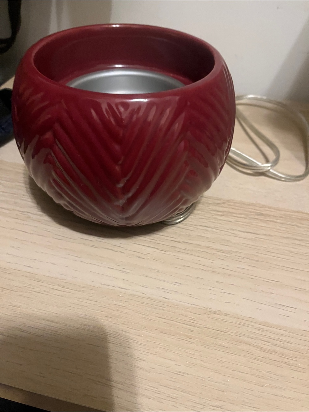 Yankee Candle Glossy Wine-Red Wax Scenterpiece Warmer - Picture 6 of 11